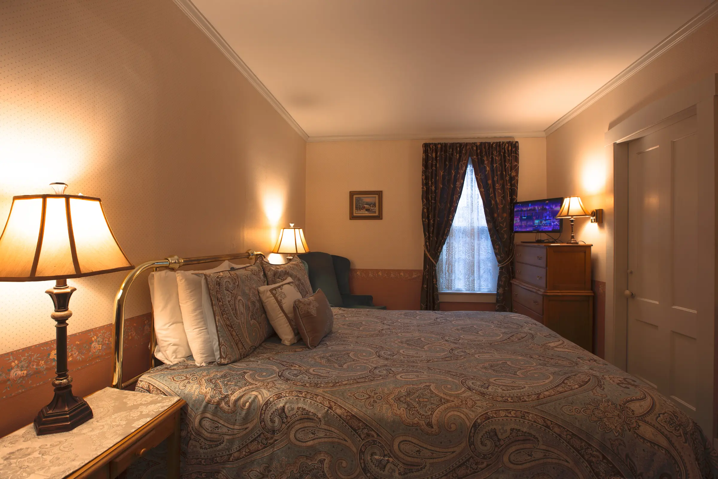 Standard Queen Room