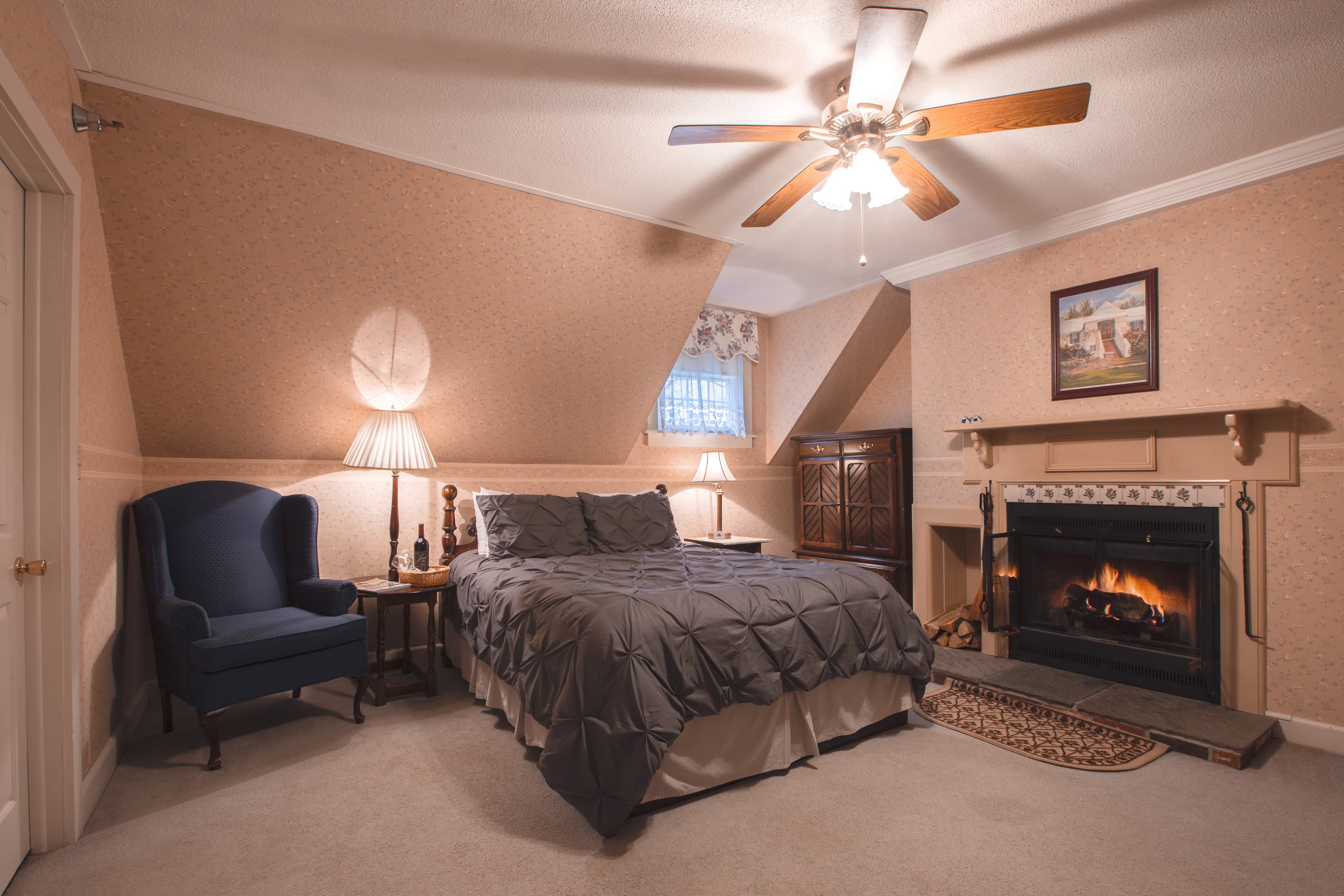 Deluxe Queen Room with Fireplace